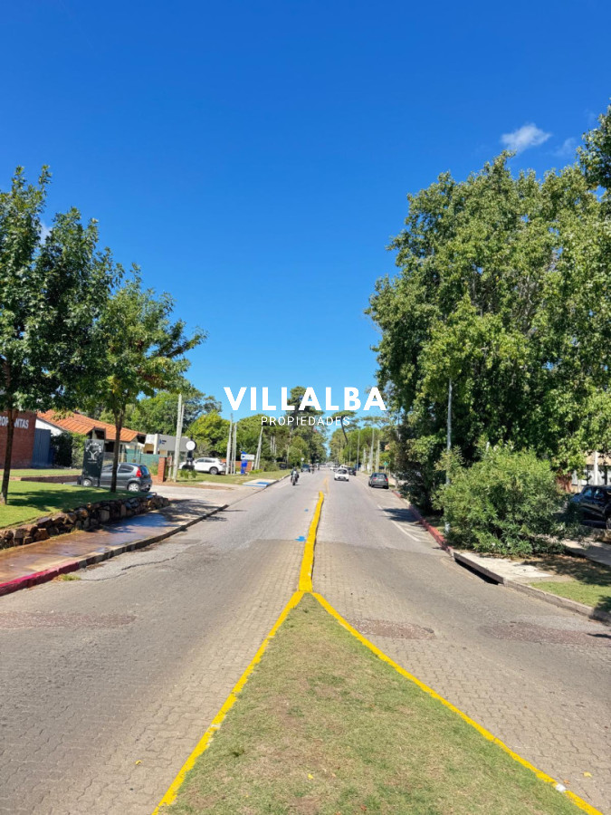 Terreno ID.4219 - Terreno sobre Av Cordoba frente BPS muy bien ubicado.