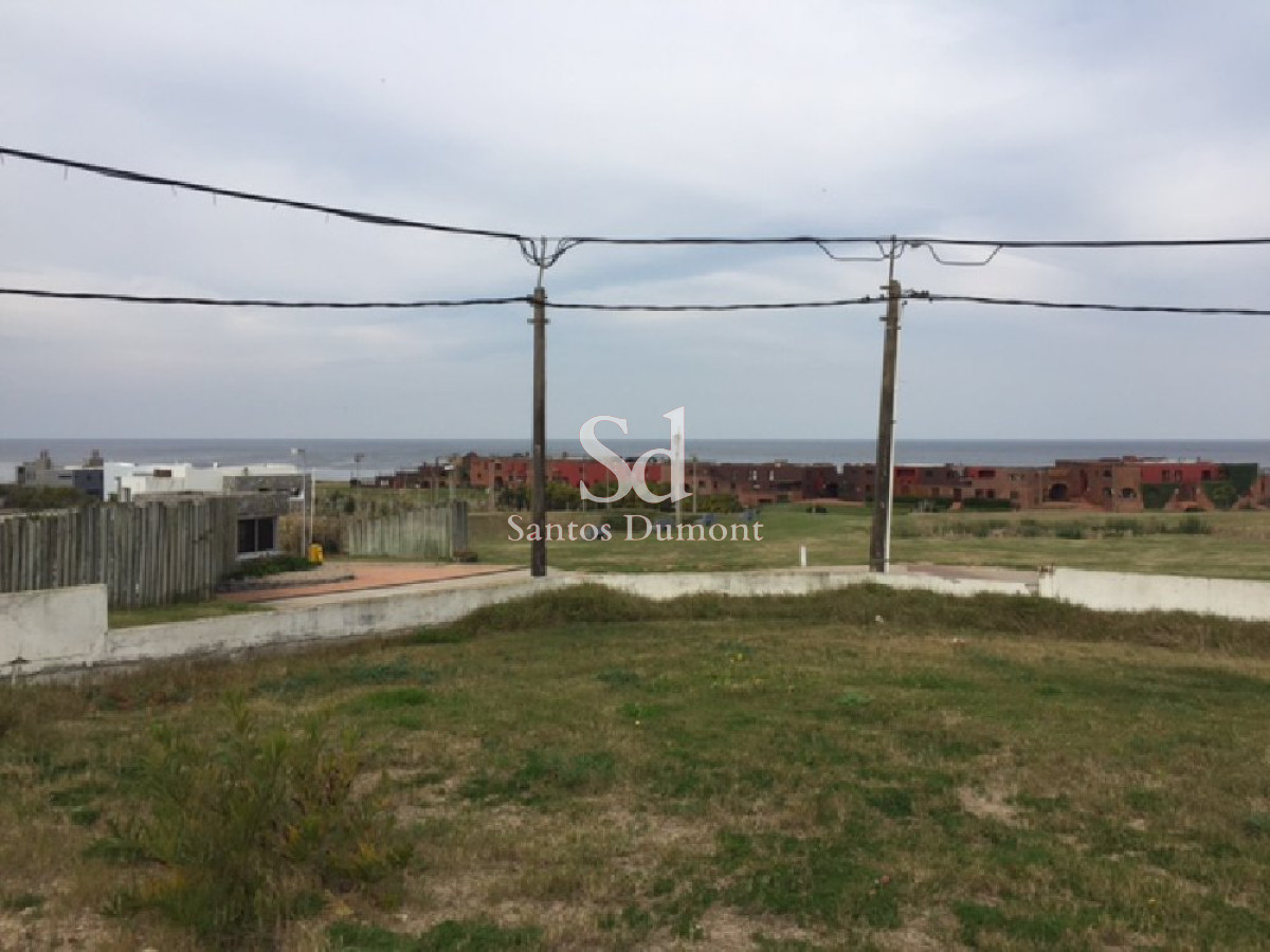 Terreno ID.24025 - Terreno con una ubicacion Espectacular frente a la plaza donde esta el Chorro y frente al complejo de Terrazas. 