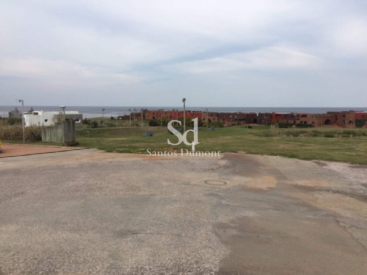 Terreno ID.24025 - Terreno con una ubicacion Espectacular frente a la plaza donde esta el Chorro y frente al complejo de Terrazas. 