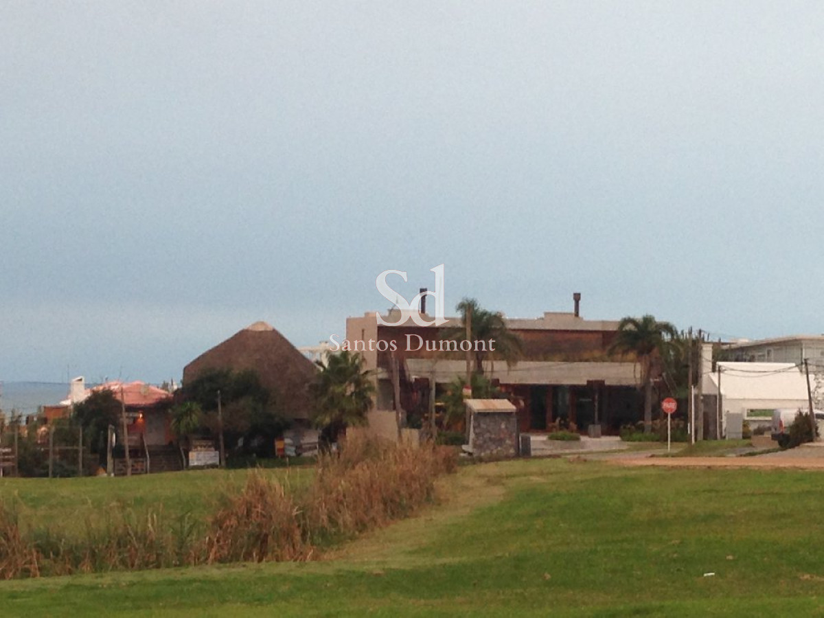 Terreno ID.24025 - Terreno con una ubicacion Espectacular frente a la plaza donde esta el Chorro y frente al complejo de Terrazas. 