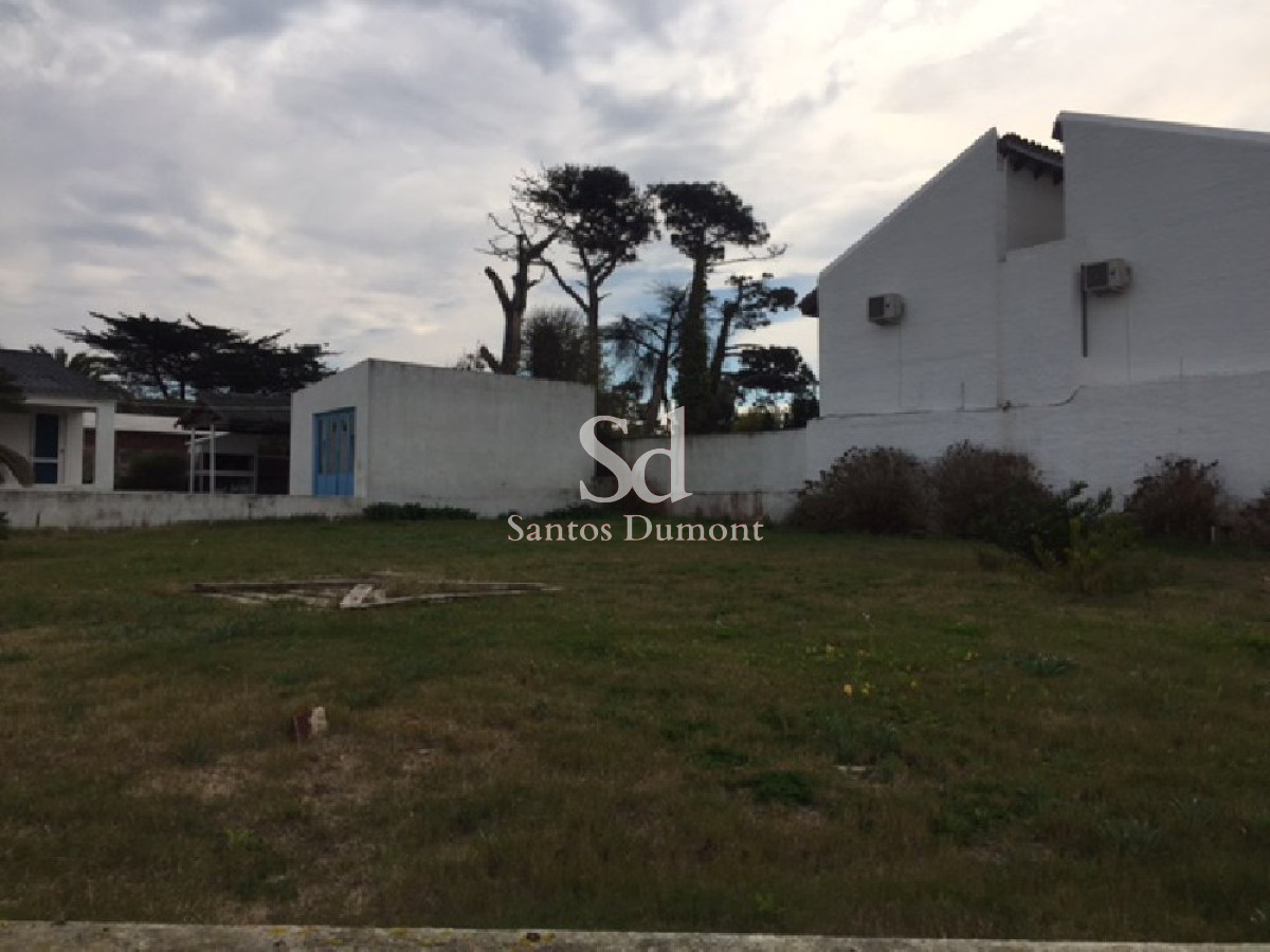 Terreno ID.24025 - Terreno con una ubicacion Espectacular frente a la plaza donde esta el Chorro y frente al complejo de Terrazas. 