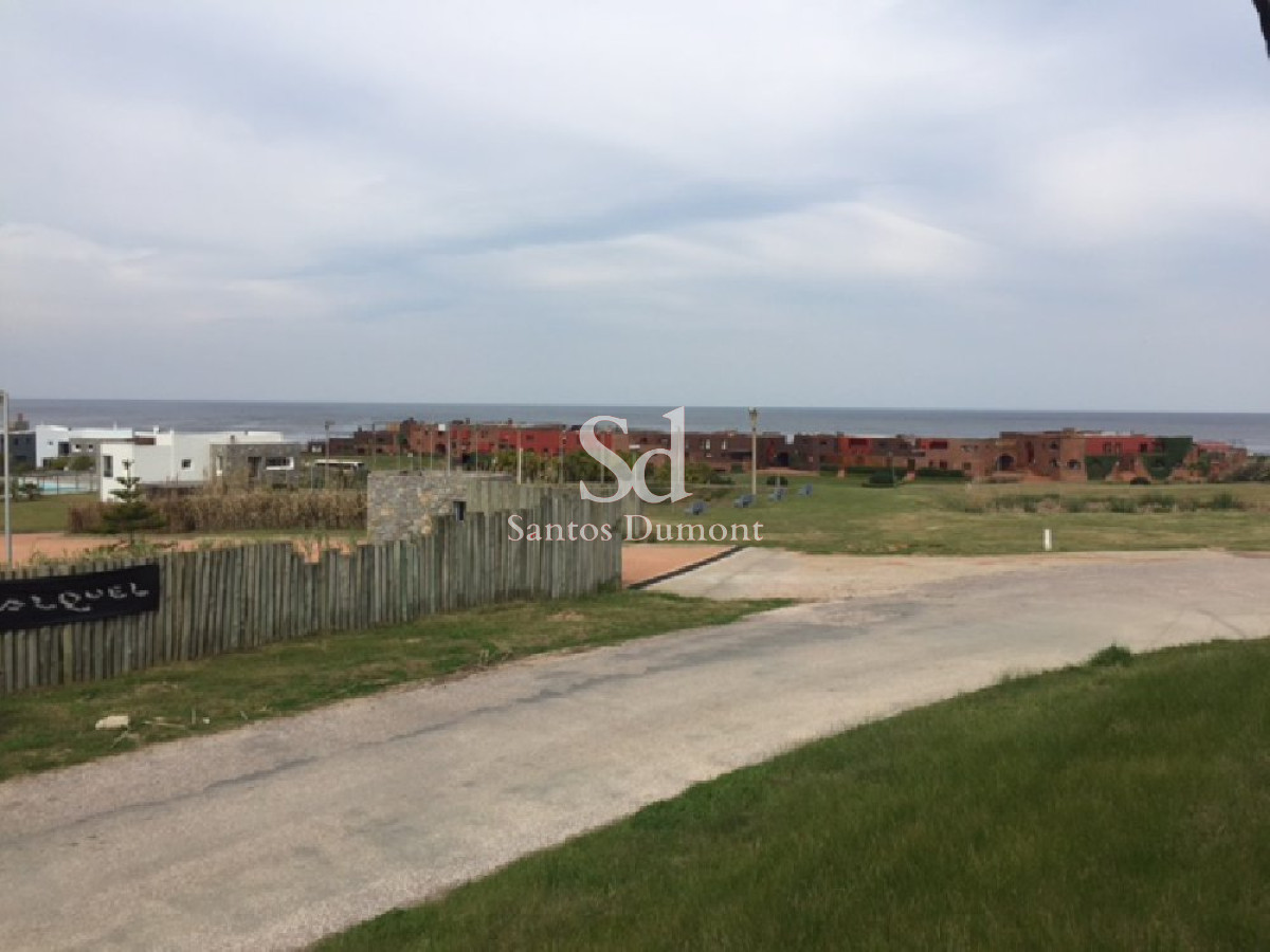 Terreno ID.24025 - Terreno con una ubicacion Espectacular frente a la plaza donde esta el Chorro y frente al complejo de Terrazas. 