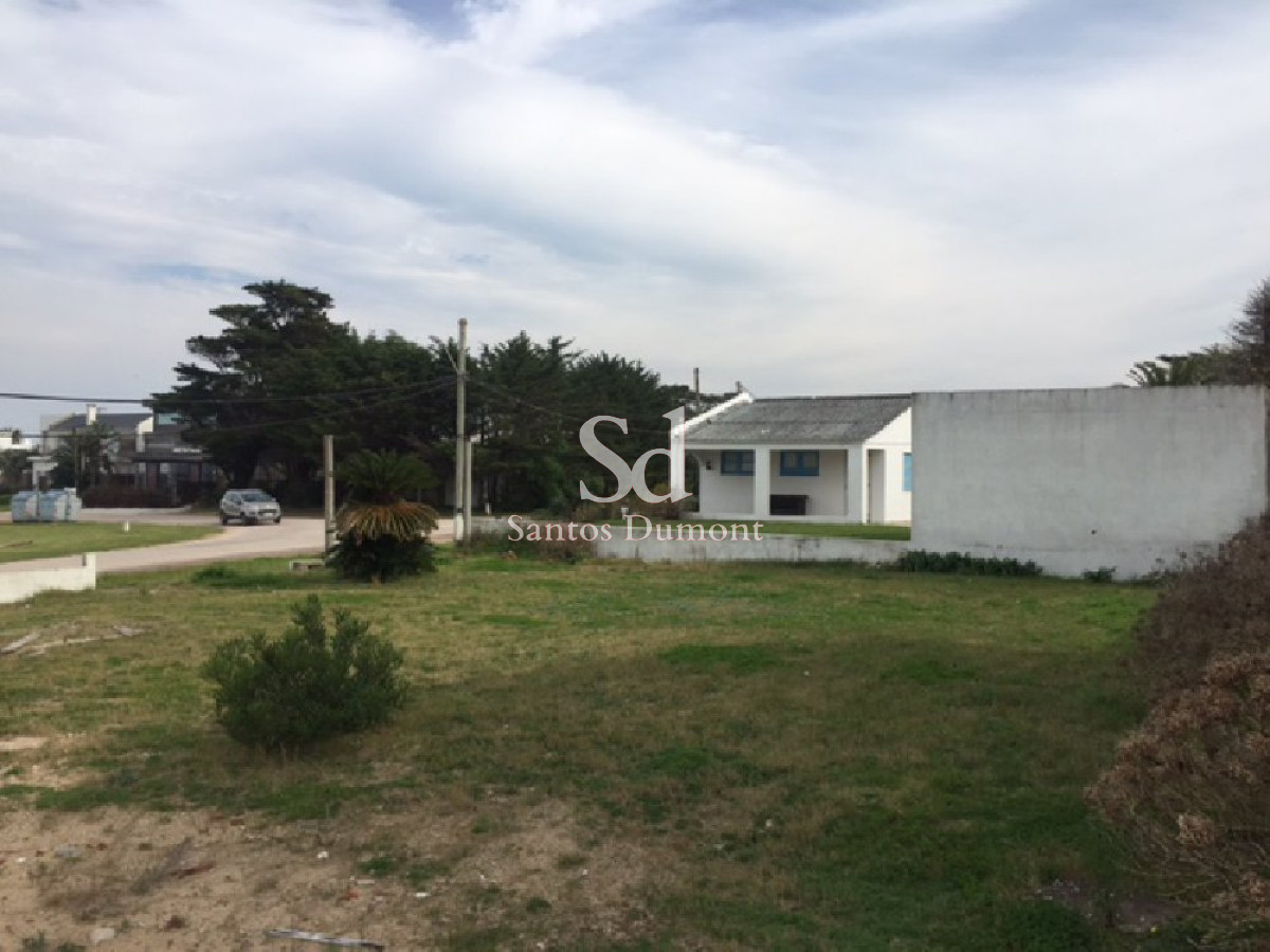 Terreno ID.24025 - Terreno con una ubicacion Espectacular frente a la plaza donde esta el Chorro y frente al complejo de Terrazas. 