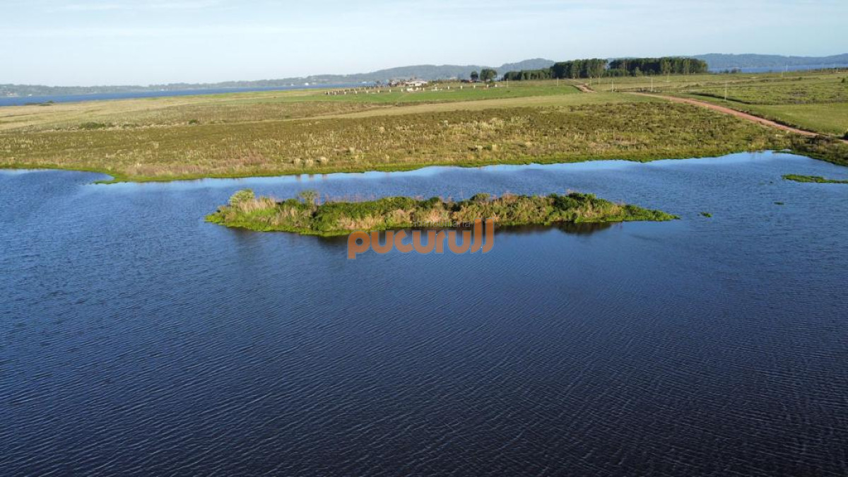 Campo Ref.3149 - Chacra con frente a laguna.