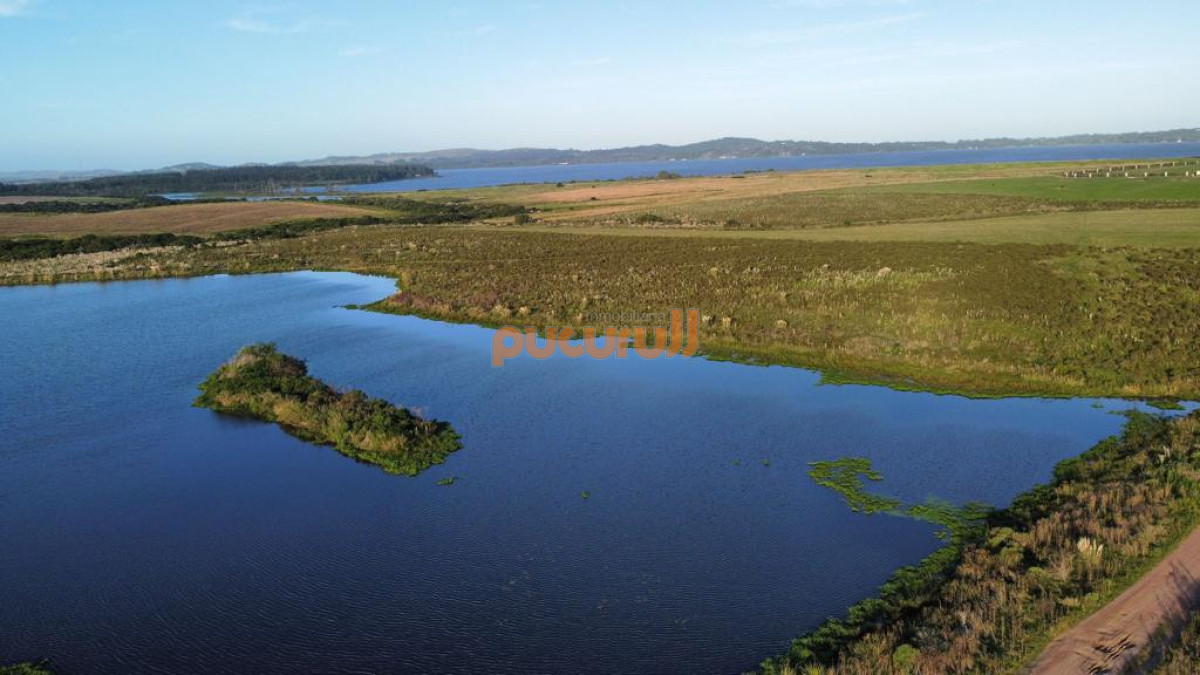 Campo Ref.3149 - Chacra con frente a laguna.
