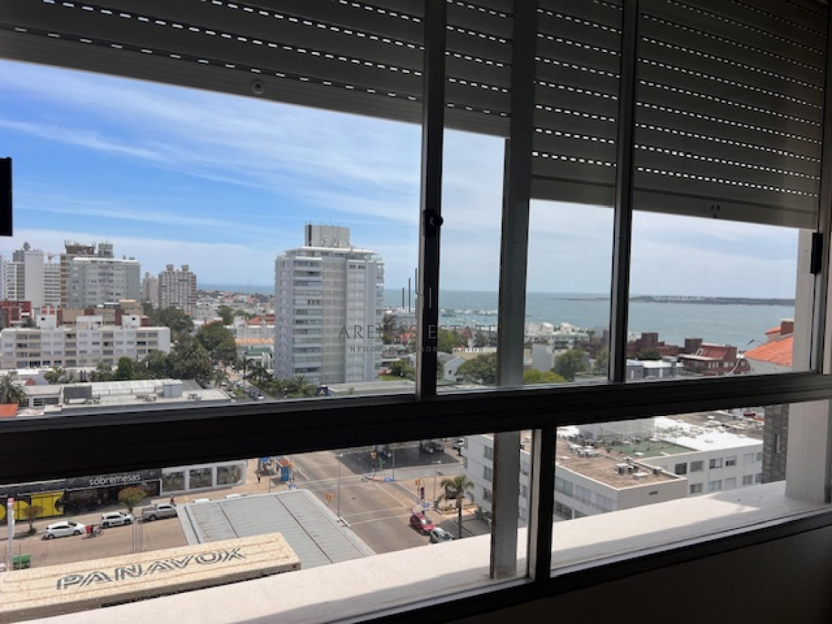 Apartamento ID.1603 - Apartamento en Peninsula a 1 cuadra playa mansa y a 2 playa brava.