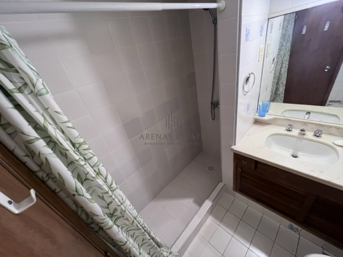 Apartamento ID.1603 - Apartamento en Peninsula a 1 cuadra playa mansa y a 2 playa brava.