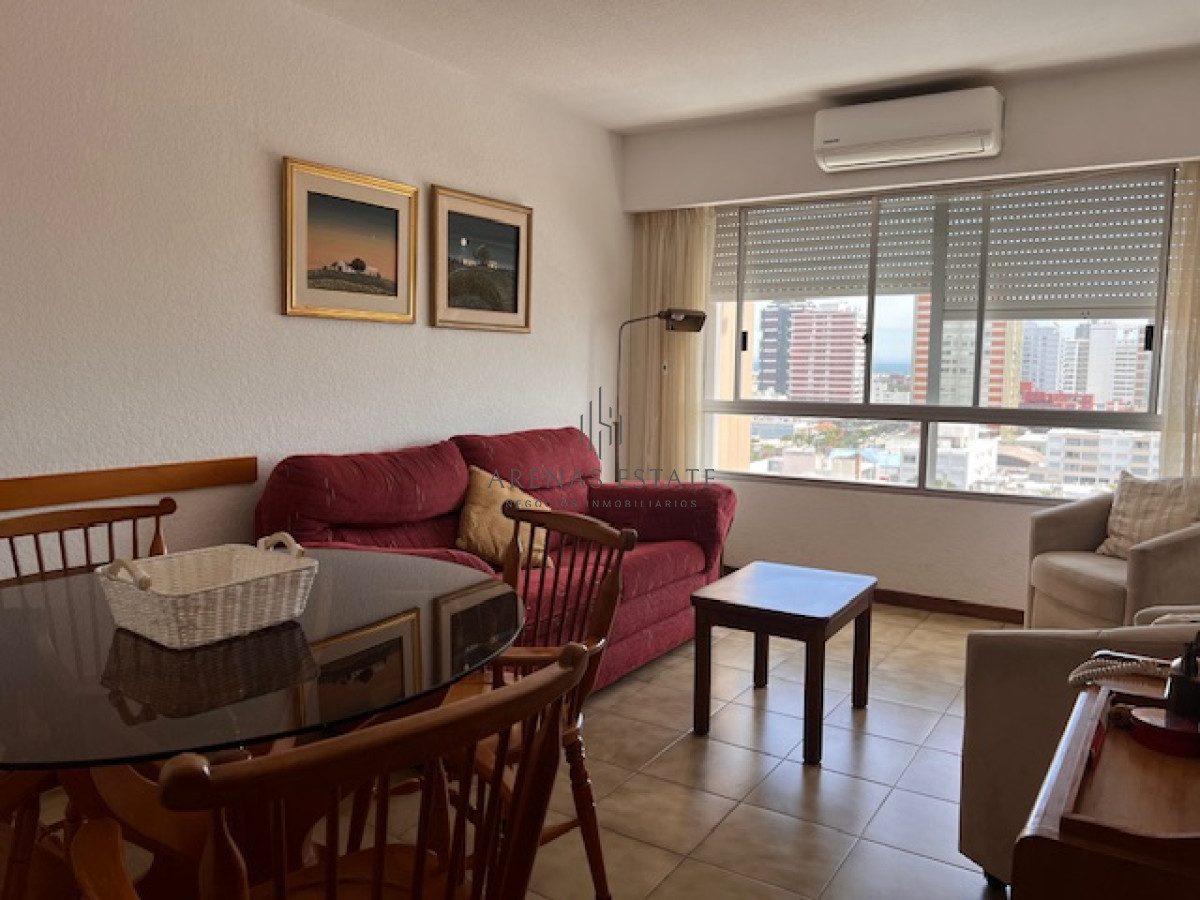 Apartamento ID.1603 - Apartamento en Peninsula a 1 cuadra playa mansa y a 2 playa brava.