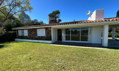 Venta casa 3 dormitorios en Barrio Arcobaleno, Playa Mansa, Punta del Este