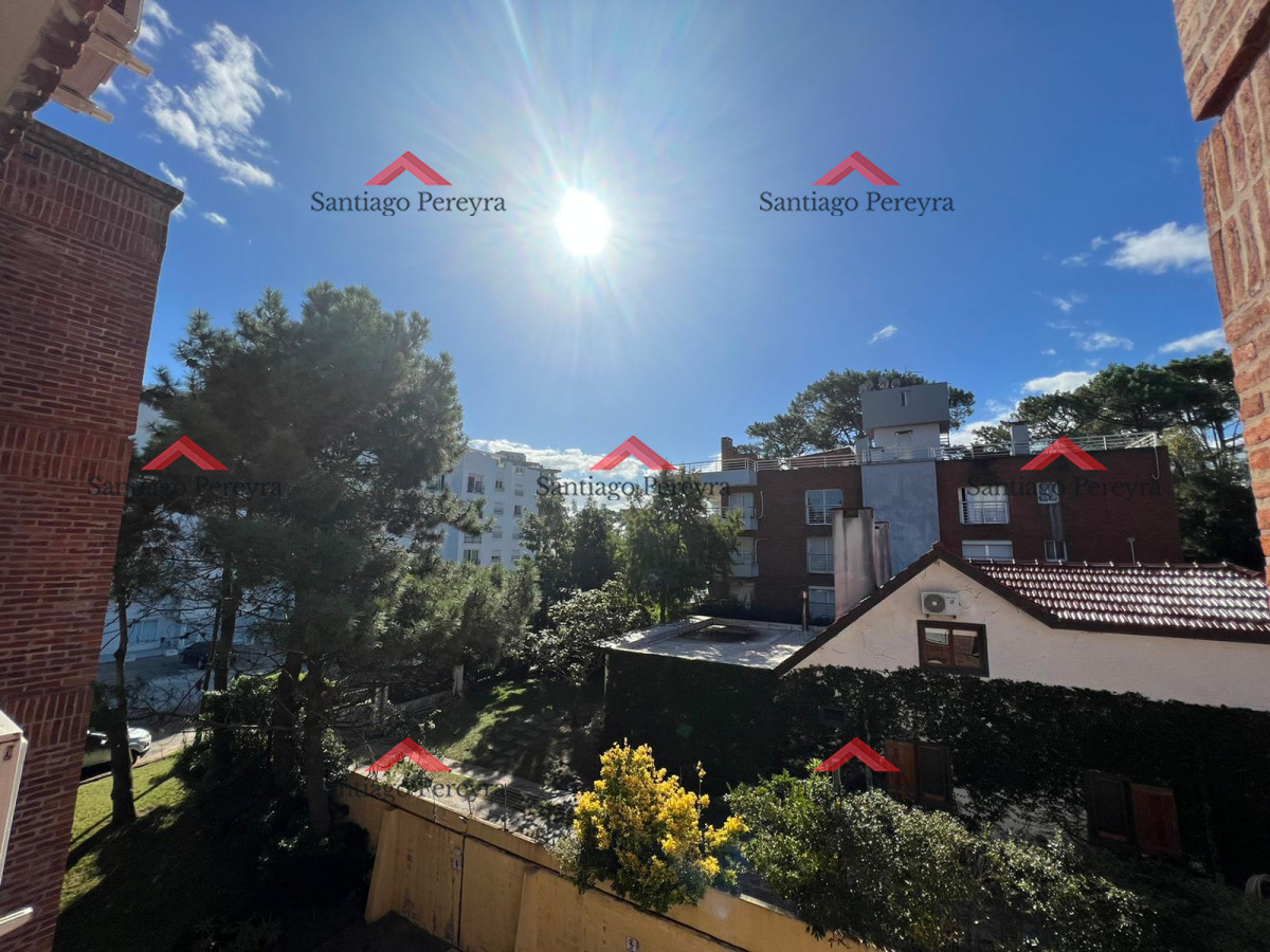Apartamento ID.14186 - Hermoso apartamento orientación al sol, con cochera!!! Consulte por más información!!!