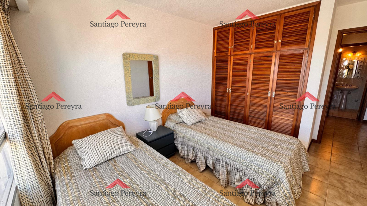 Apartamento ID.16800 - Apto en Torre Gattas -3 dor, 3 Baños, Balcón con vista a la playa mansa y brava.