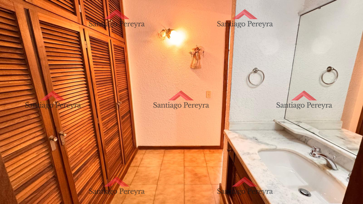 Apartamento ID.16800 - Apto en Torre Gattas -3 dor, 3 Baños, Balcón con vista a la playa mansa y brava.