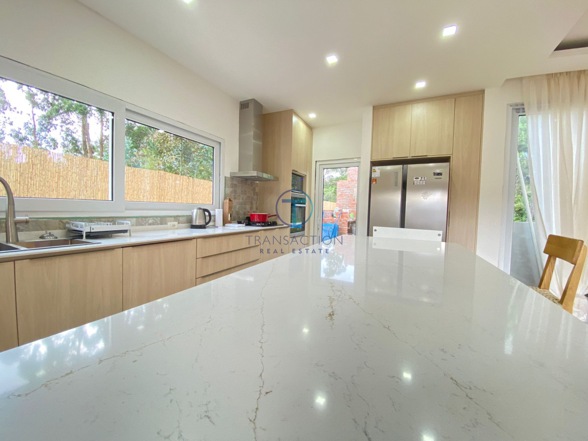 Casa ID.1039/Venta--casa-Jardines-de-cordoba- - HERMOSA Casa a Estrenar en Marly, Beverly Hills Punta del Este!!! CONSULTENOS!!! 