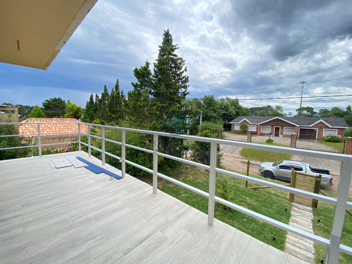 Casa ID.1039/Venta--casa-Jardines-de-cordoba- - HERMOSA Casa a Estrenar en Marly, Beverly Hills Punta del Este!!! CONSULTENOS!!! 