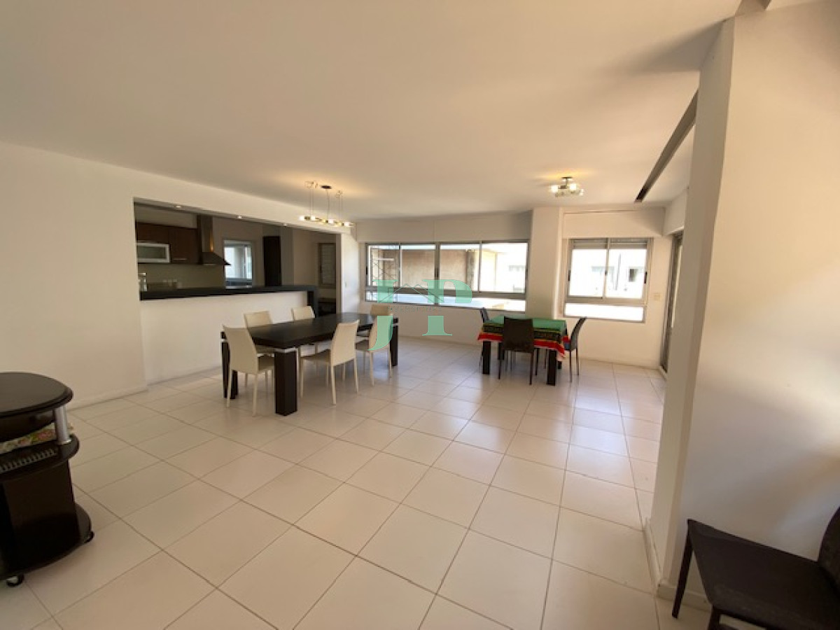 Apartamento ID.603 - Apartameto en plena peninsula de 3 domitorios 3 baños mas toilete. Consulte !!!!