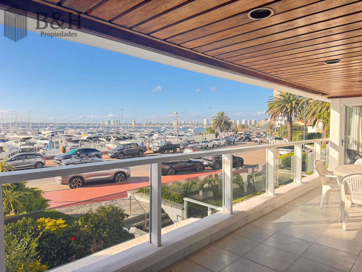 Apartamento frente al puerto - BYH6252A