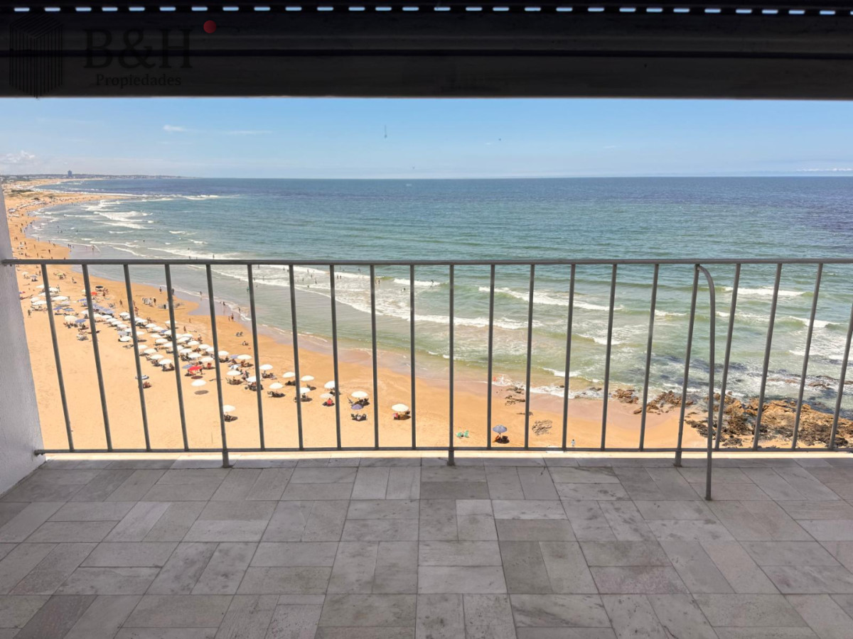 Apartamento ID.6253 - Apartamento en de 1 dormitorio frente a playa Brava.