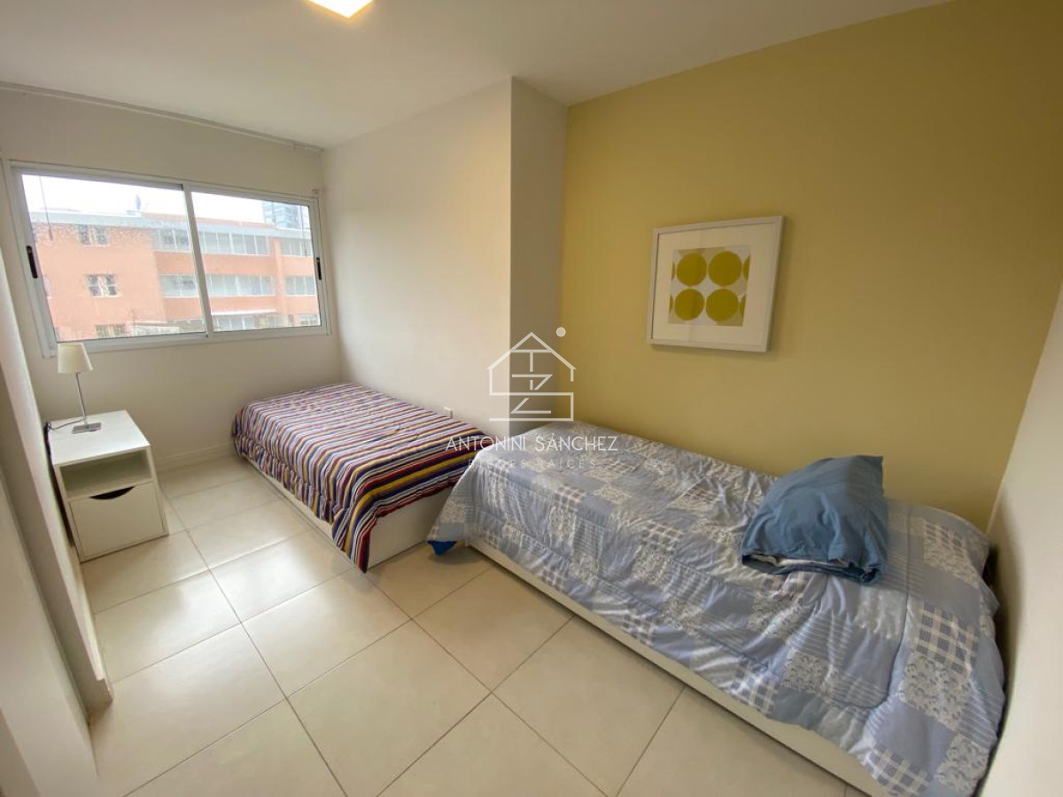 Apartamento ID.1107 - Peninsula - Punta del Este - 3 dormitporios mas terraza propia!!