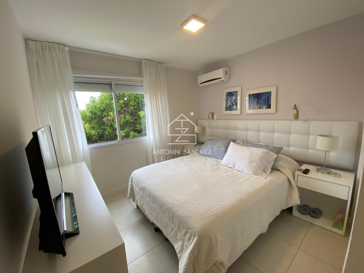 Apartamento ID.1107 - Peninsula - Punta del Este - 3 dormitporios mas terraza propia!!