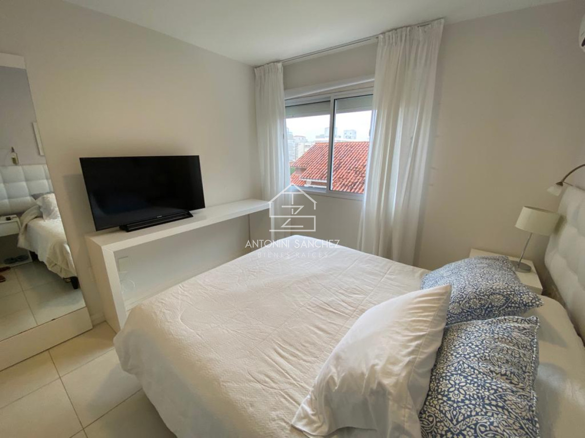 Apartamento ID.1107 - Peninsula - Punta del Este - 3 dormitporios mas terraza propia!!
