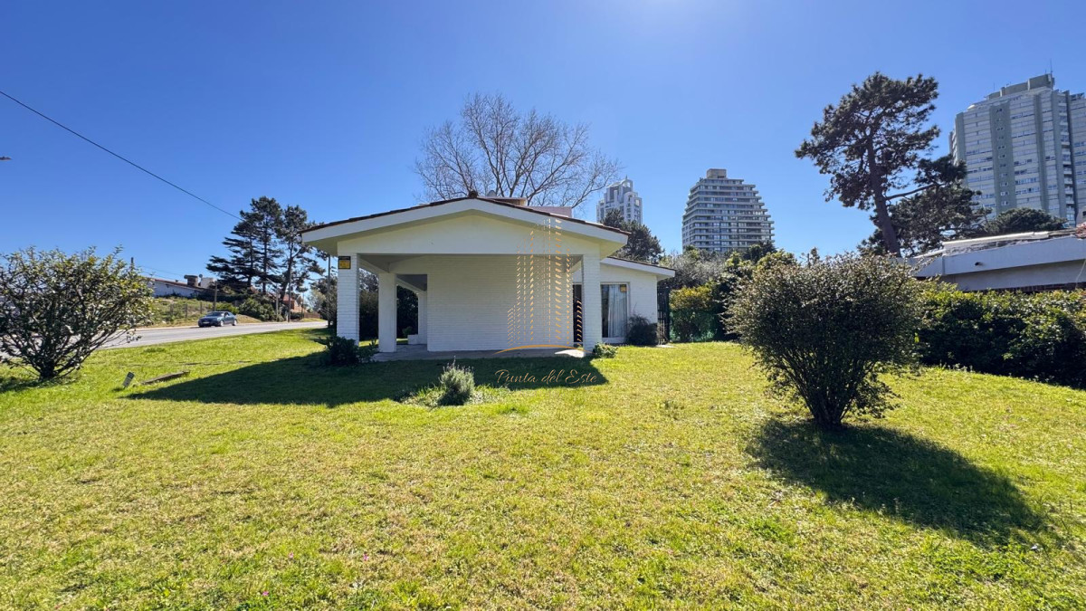 Casa ID.817 - Casa en venta en Punta del Este, mansa a 500 mts del mar! 