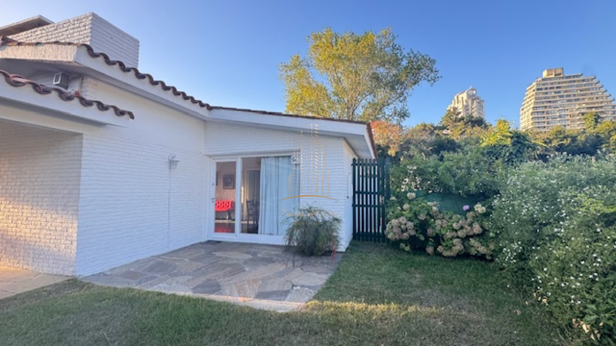 Casa ID.817 - Casa en venta en Punta del Este, mansa a 500 mts del mar! 
