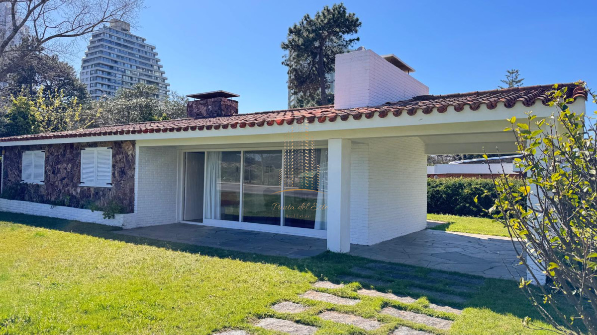 Casa ID.817 - Casa en venta en Punta del Este, mansa a 500 mts del mar! 