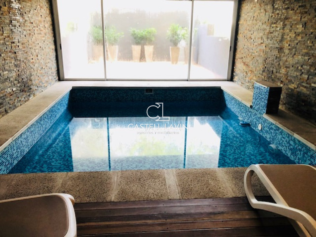 Apartamento ID.293 - Penthouse - En Alquiler 2 dor, 2 baños, con amplia terraza con vista al bosque. 