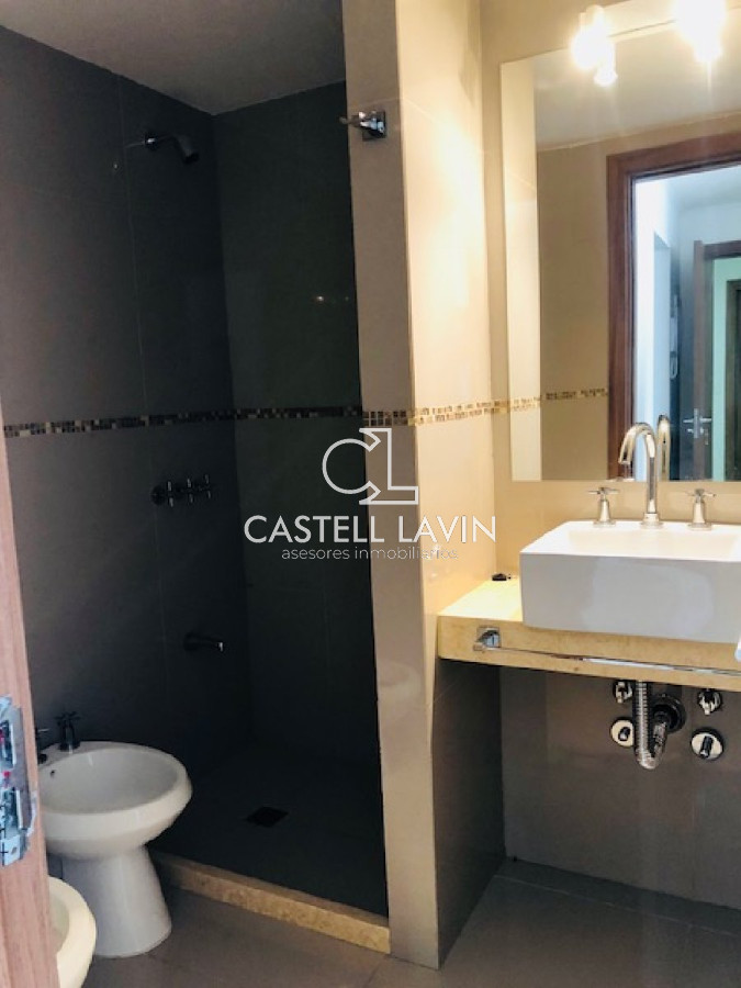 Apartamento ID.293 - Penthouse - En Alquiler 2 dor, 2 baños, con amplia terraza con vista al bosque. 