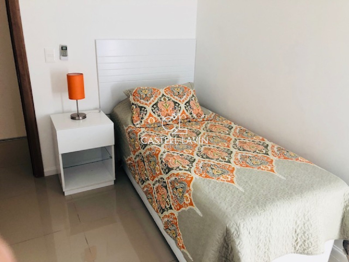 Apartamento ID.293 - Penthouse - En Alquiler 2 dor, 2 baños, con amplia terraza con vista al bosque. 