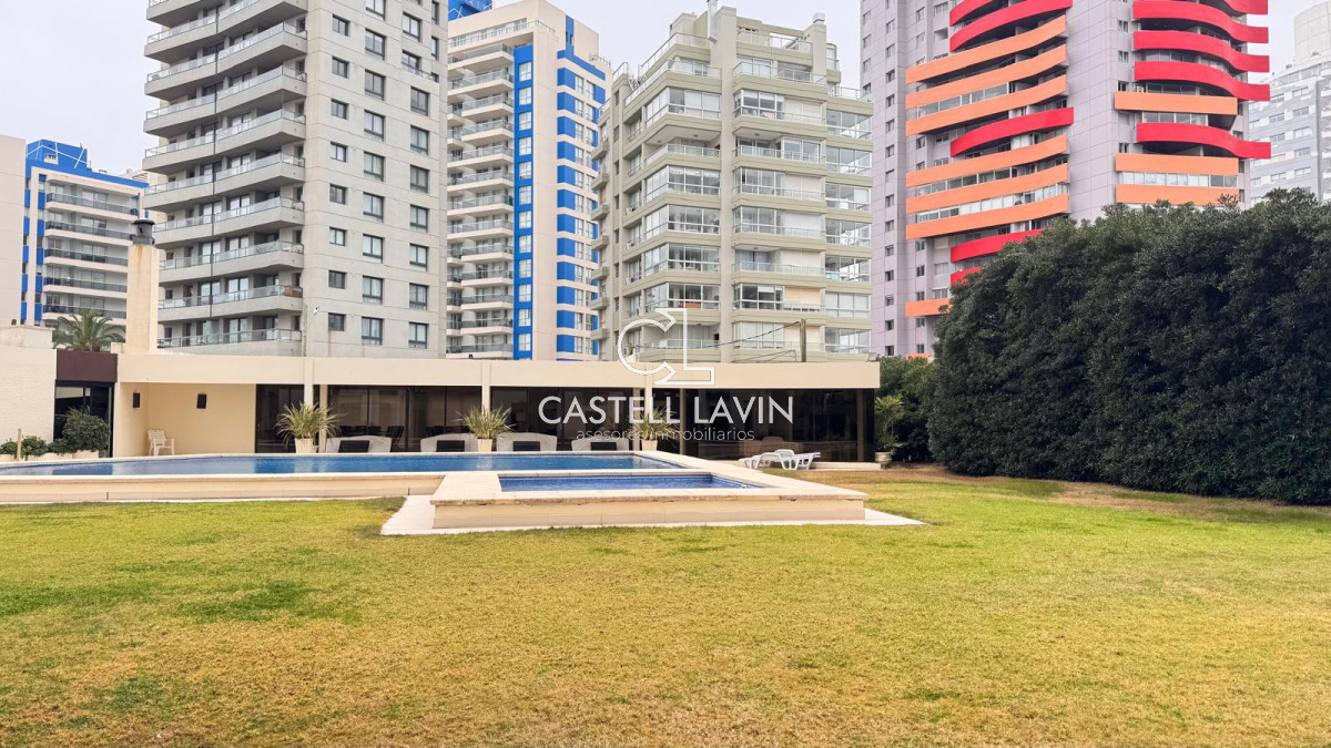 Apartamento ID.659 - Venta Apartamento 2 Dormitorios frente a la playa Brava Punta del Este