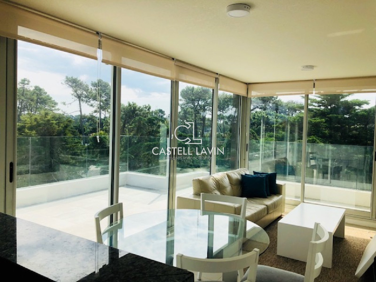 Apartamento ID.293 - Penthouse - En Alquiler 2 dor, 2 baños, con amplia terraza con vista al bosque. 