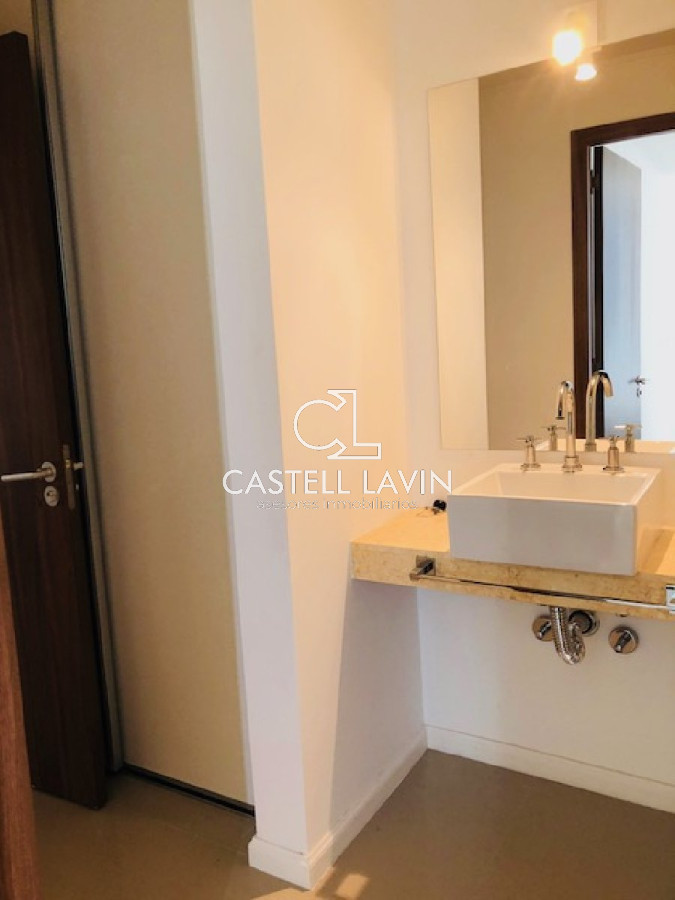 Apartamento ID.293 - Penthouse - En Alquiler 2 dor, 2 baños, con amplia terraza con vista al bosque. 