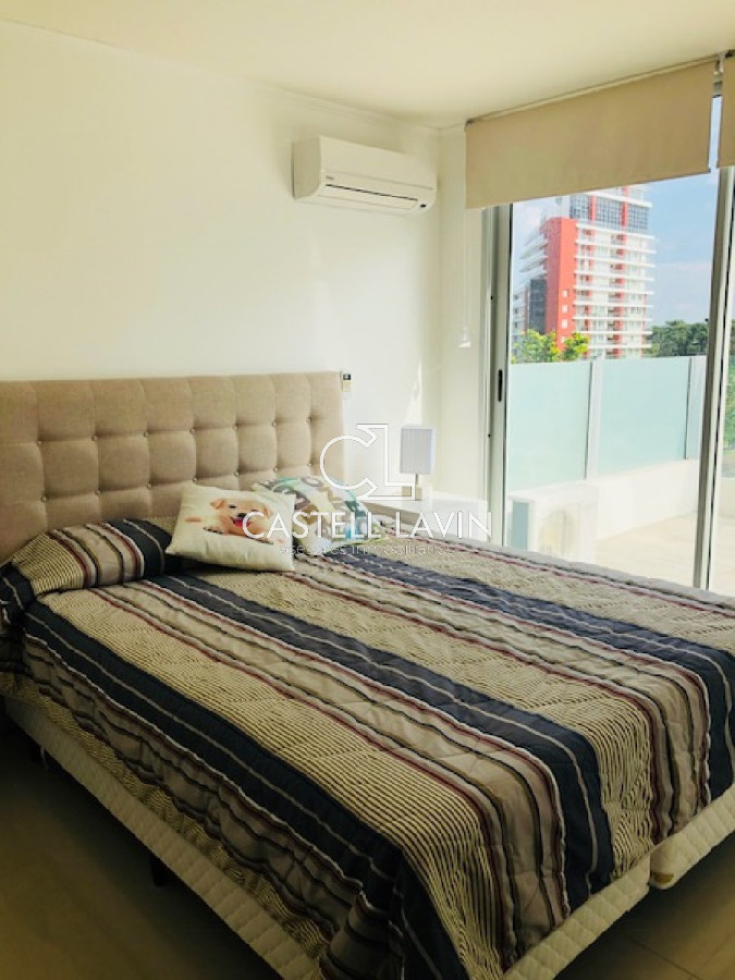 Apartamento ID.293 - Penthouse - En Alquiler 2 dor, 2 baños, con amplia terraza con vista al bosque. 