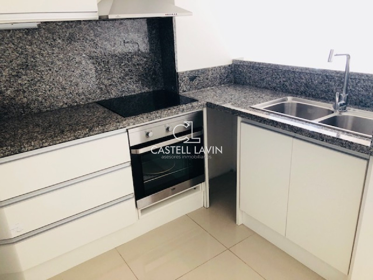 Apartamento ID.293 - Penthouse - En Alquiler 2 dor, 2 baños, con amplia terraza con vista al bosque. 