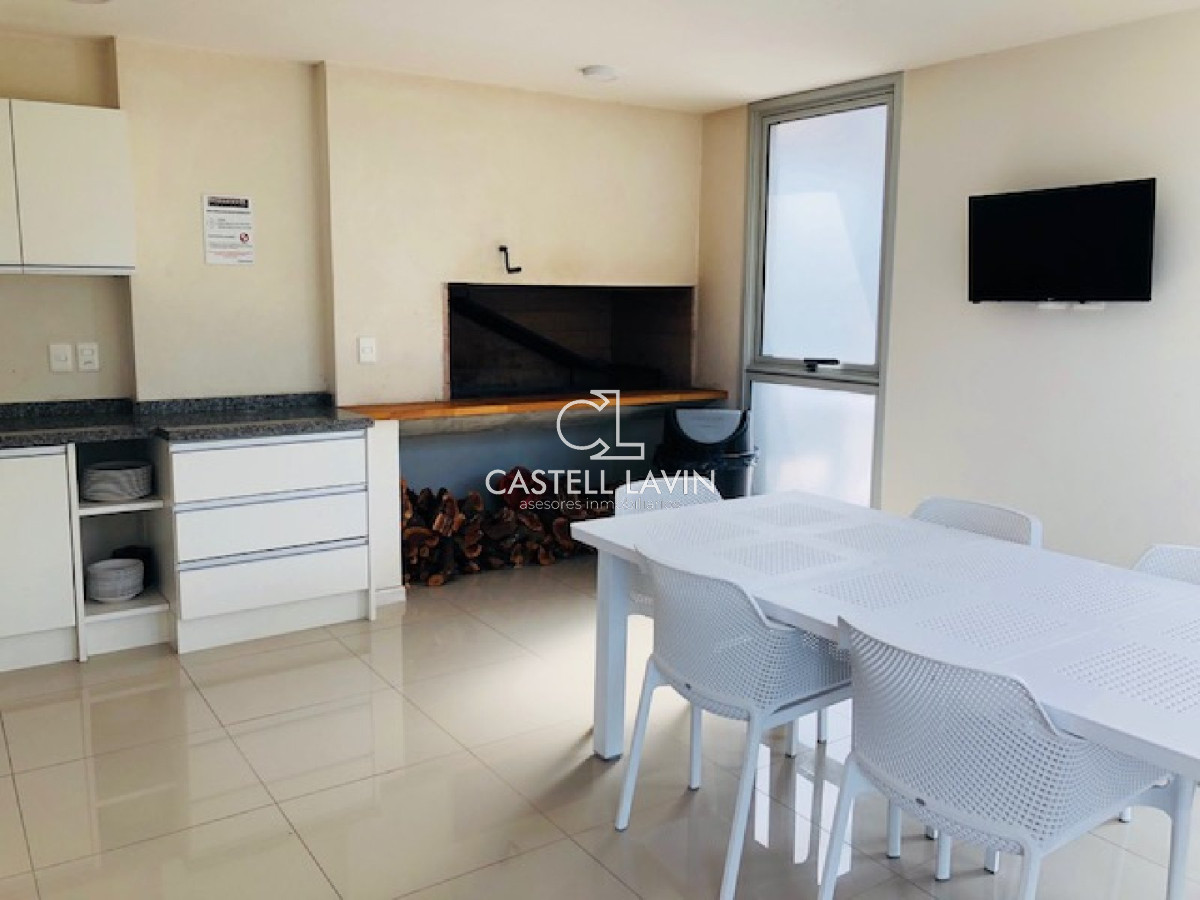 Apartamento ID.293 - Penthouse - En Alquiler 2 dor, 2 baños, con amplia terraza con vista al bosque. 
