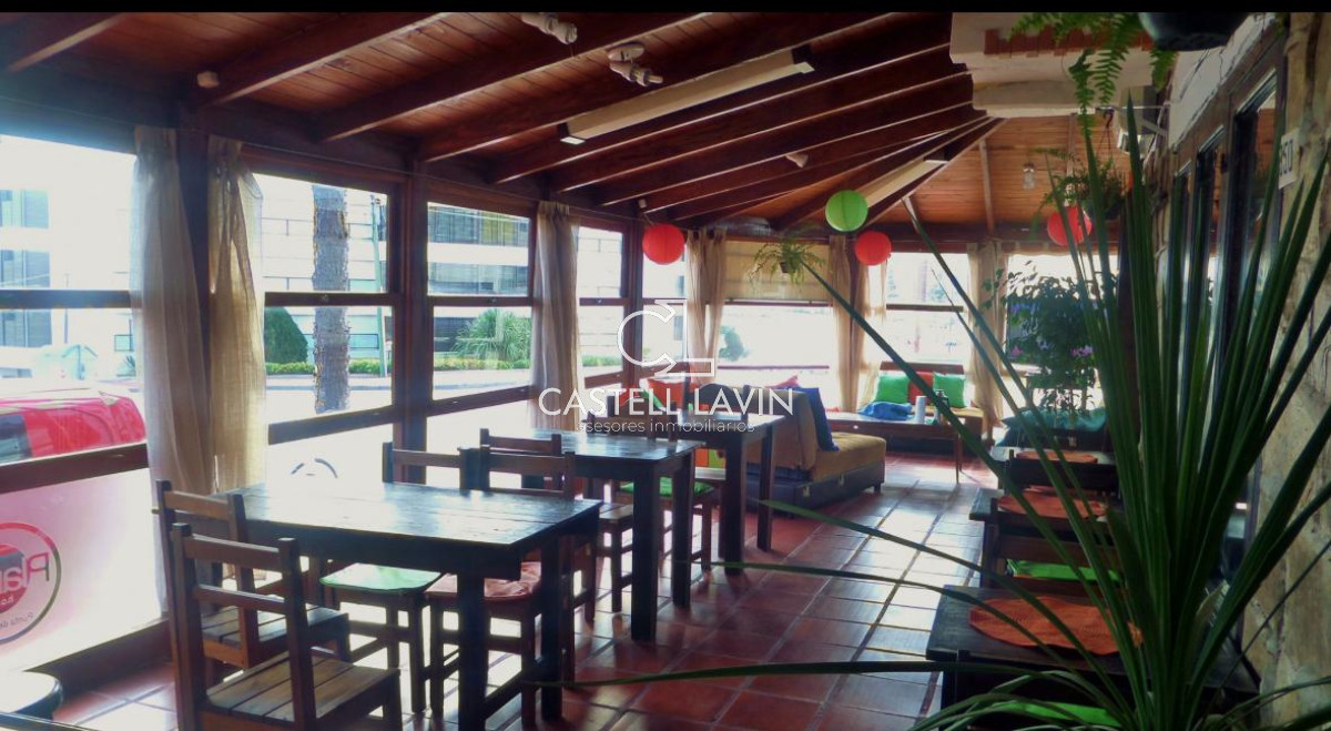 Casa ID.419 - Casa a pasos de la rambla mansa - Apta para Hostel y gastronomía.