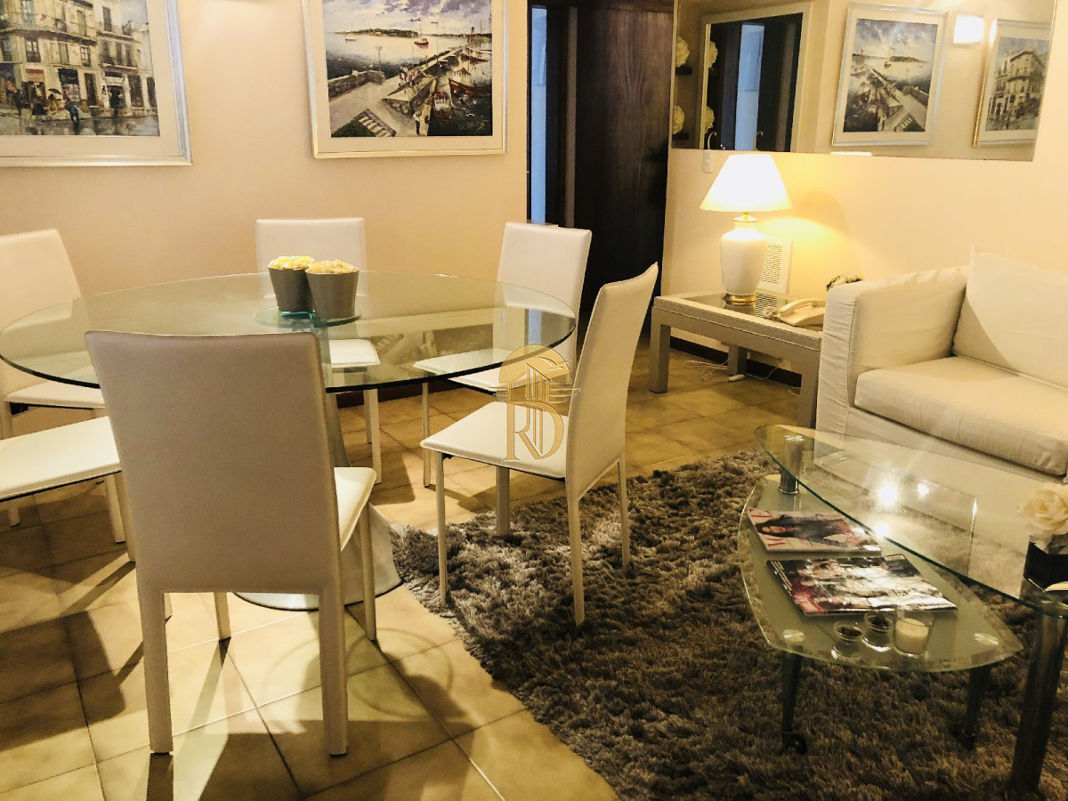 Apto de 2 dormitorios 2 baños, en la entrada de Punta del Este, Parada 1 mansa el edificio cuenta con servicio de playa en mansa y  brava. -id-394-3