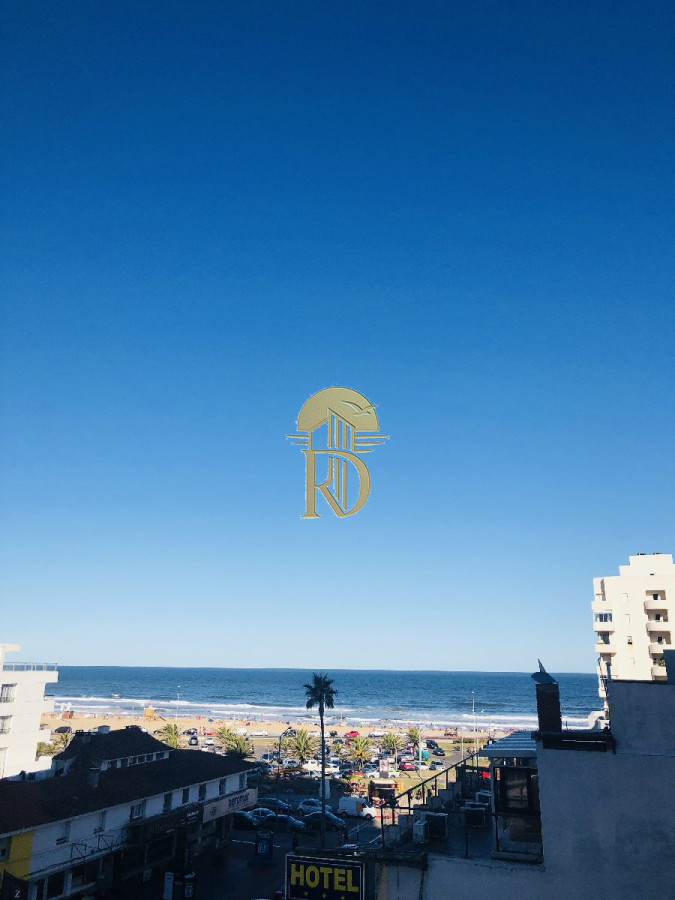 Apto de 2 dormitorios 2 baños, en la entrada de Punta del Este, Parada 1 mansa el edificio cuenta con servicio de playa en mansa y  brava. -id-394-9