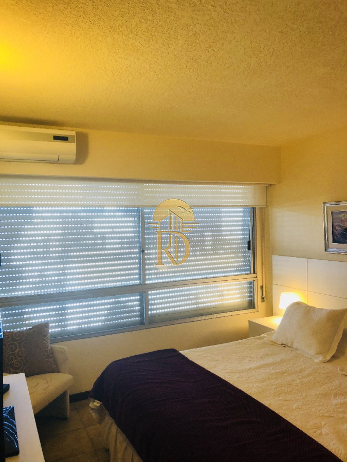 Apto de 2 dormitorios 2 baños, en la entrada de Punta del Este, Parada 1 mansa el edificio cuenta con servicio de playa en mansa y  brava. -id-394-13