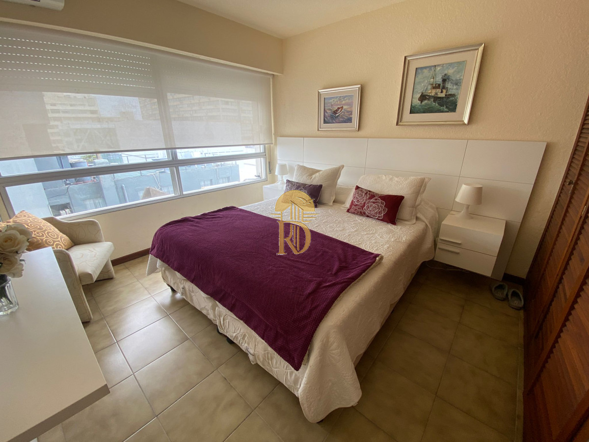 Apto de 2 dormitorios 2 baños, en la entrada de Punta del Este, Parada 1 mansa el edificio cuenta con servicio de playa en mansa y  brava. -id-394-12