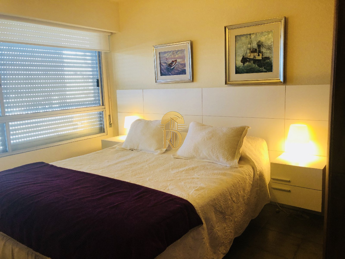 Apto de 2 dormitorios 2 baños, en la entrada de Punta del Este, Parada 1 mansa el edificio cuenta con servicio de playa en mansa y  brava. -id-394-14