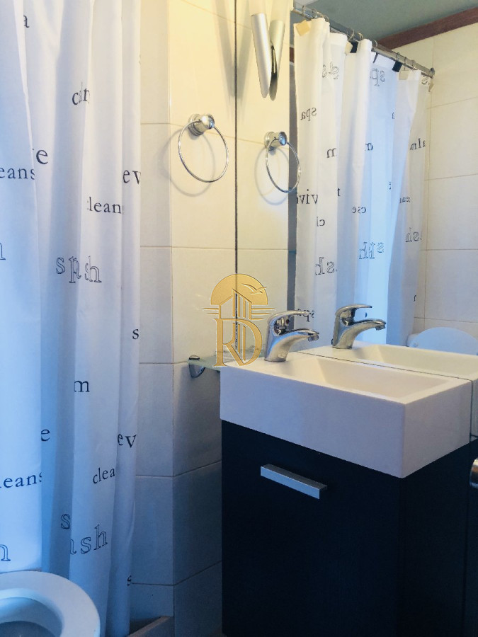 Apto de 2 dormitorios 2 baños, en la entrada de Punta del Este, Parada 1 mansa el edificio cuenta con servicio de playa en mansa y  brava. -id-394-23