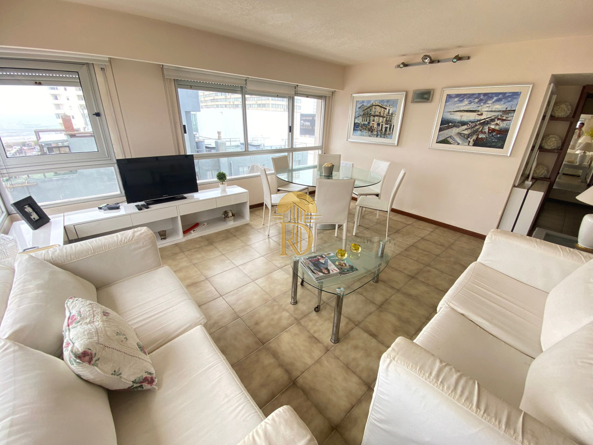 Apto de 2 dormitorios 2 baños, en la entrada de Punta del Este, Parada 1 mansa el edificio cuenta con servicio de playa en mansa y  brava. -id-394-2