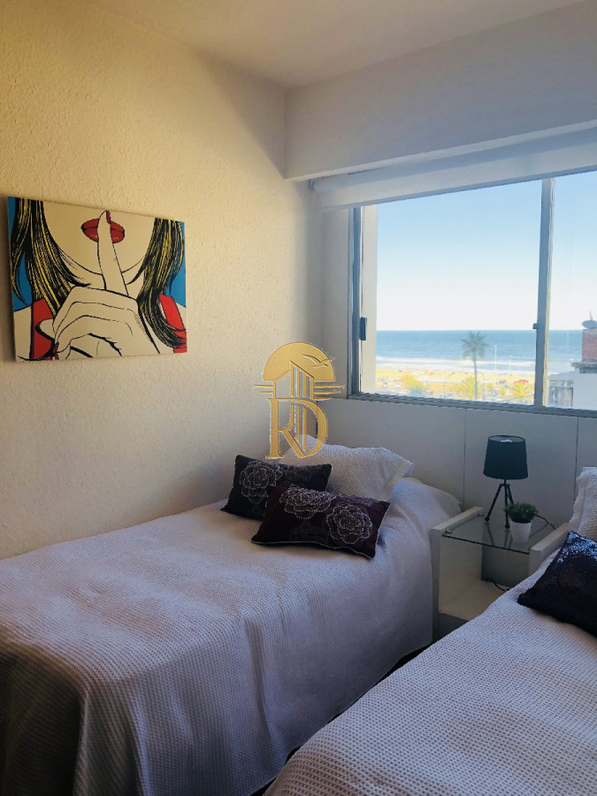 Apto de 2 dormitorios 2 baños, en la entrada de Punta del Este, Parada 1 mansa el edificio cuenta con servicio de playa en mansa y  brava. -id-394-20