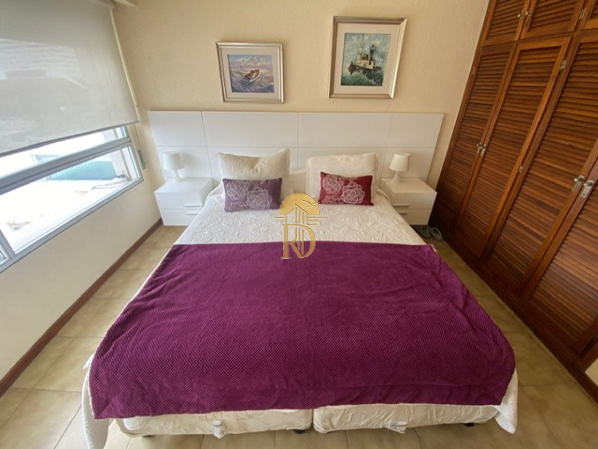 Apto de 2 dormitorios 2 baños, en la entrada de Punta del Este, Parada 1 mansa el edificio cuenta con servicio de playa en mansa y  brava. -id-394-10