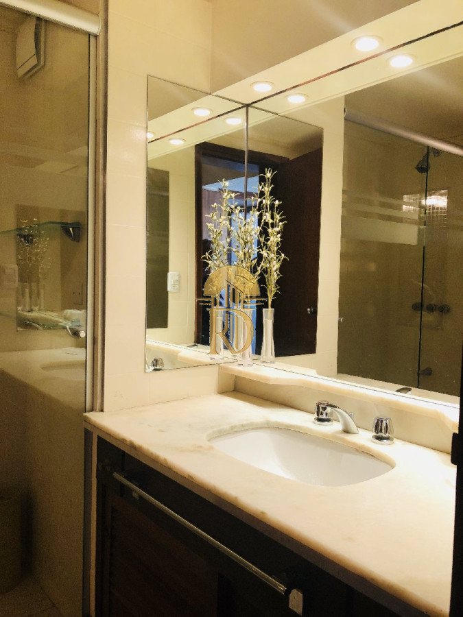 Apto de 2 dormitorios 2 baños, en la entrada de Punta del Este, Parada 1 mansa el edificio cuenta con servicio de playa en mansa y  brava. -id-394-16