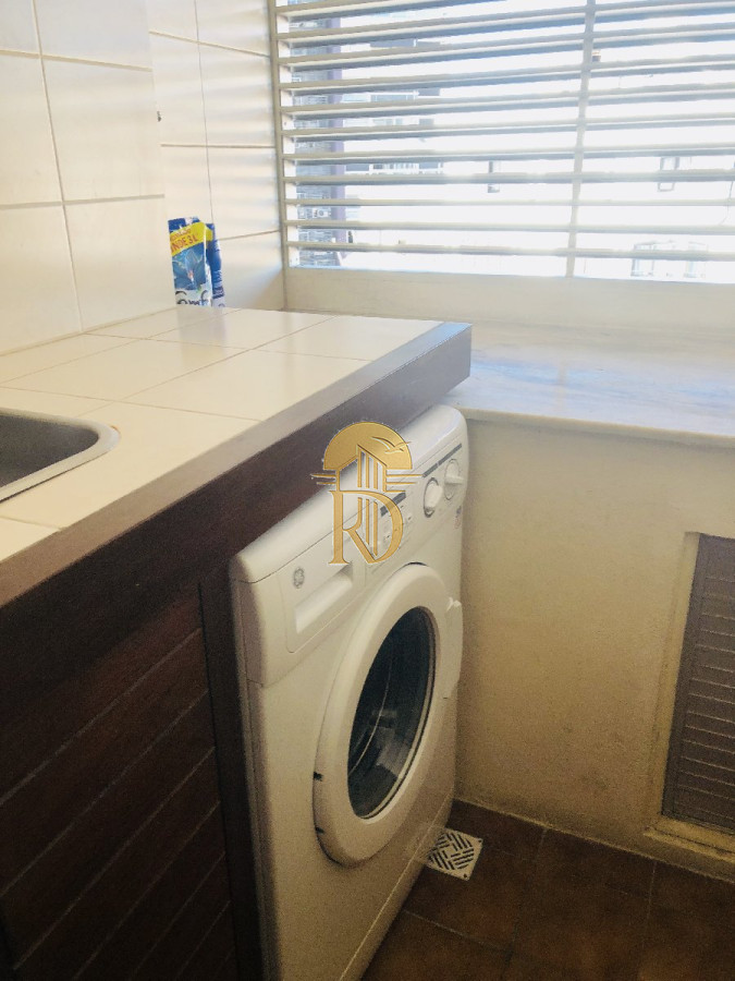 Apto de 2 dormitorios 2 baños, en la entrada de Punta del Este, Parada 1 mansa el edificio cuenta con servicio de playa en mansa y  brava. -id-394-19