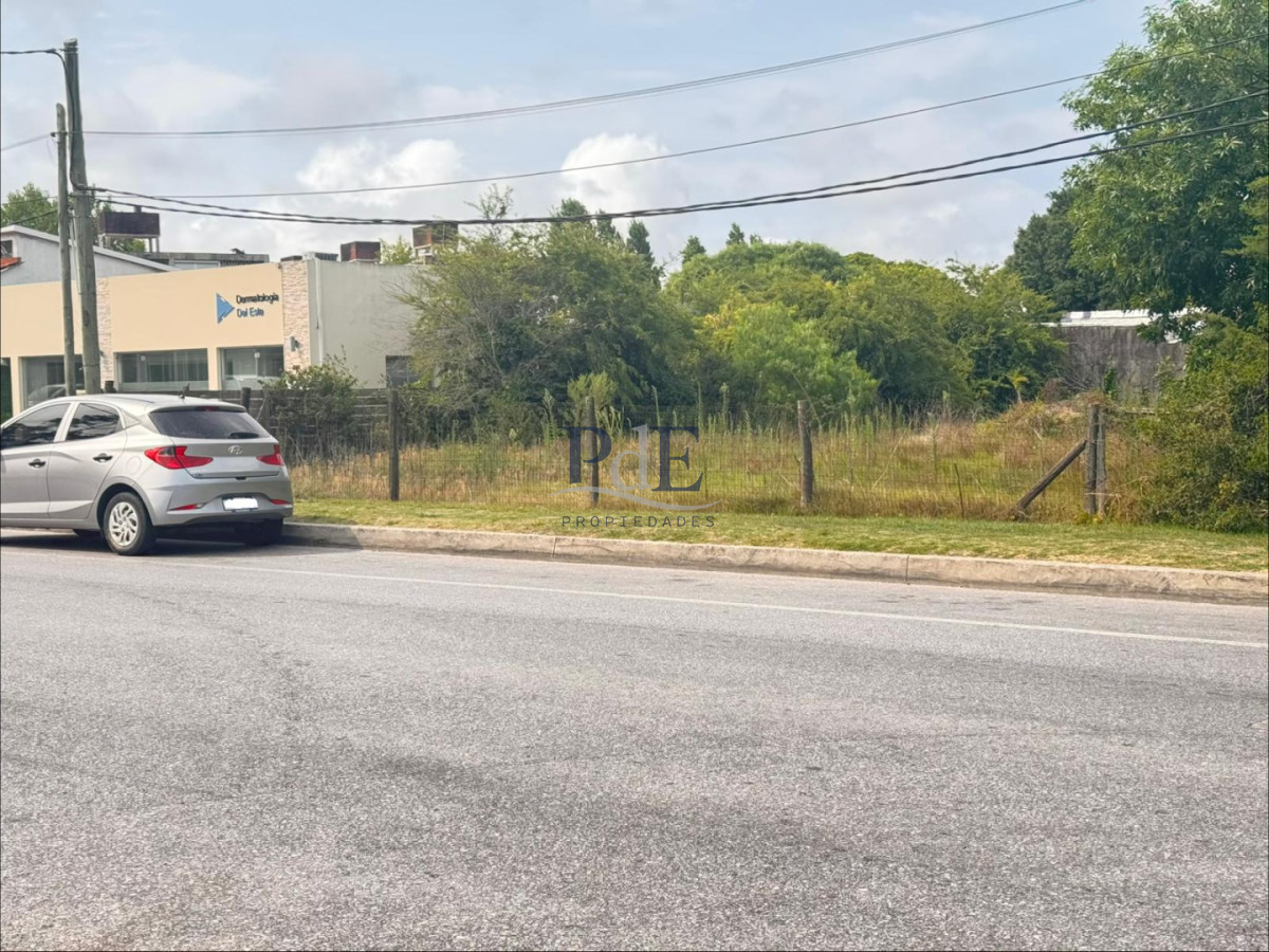 Terreno sobre Av. Cordoba frente a BPS!! - Imagen 10