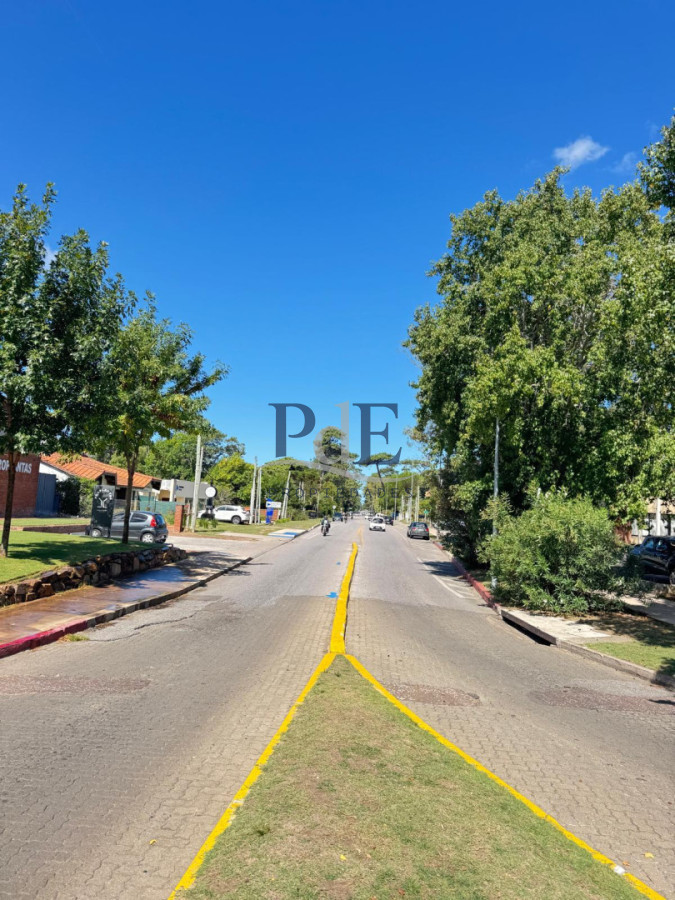 Terreno sobre Av. Cordoba frente a BPS!!